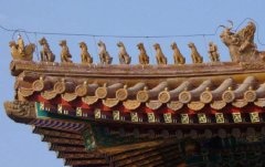 什么樣的動物蹲在古建筑的屋頂上？是樹脂做的？