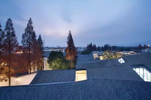 青瓦灰墻，高瓴飛檐，處處消磨時(shí)光