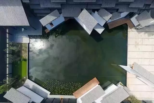 青瓦灰墻，高瓴飛檐，處處消磨時(shí)光