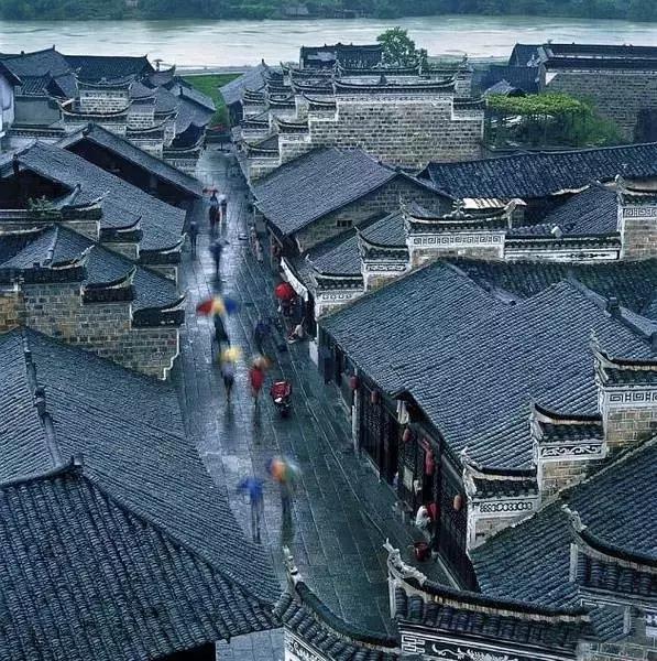 青瓦灰墻，高瓴飛檐，處處消磨時(shí)光