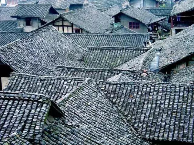 青瓦灰墻，高瓴飛檐，處處消磨時(shí)光