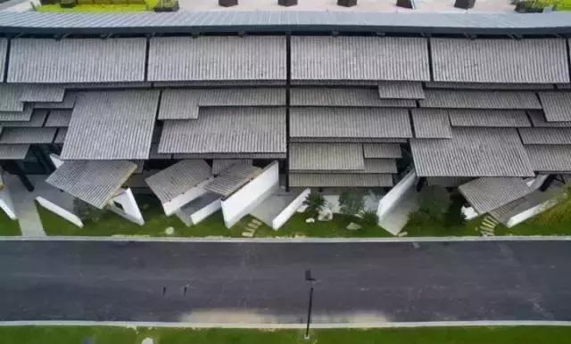 青瓦灰墻，高瓴飛檐，處處消磨時(shí)光