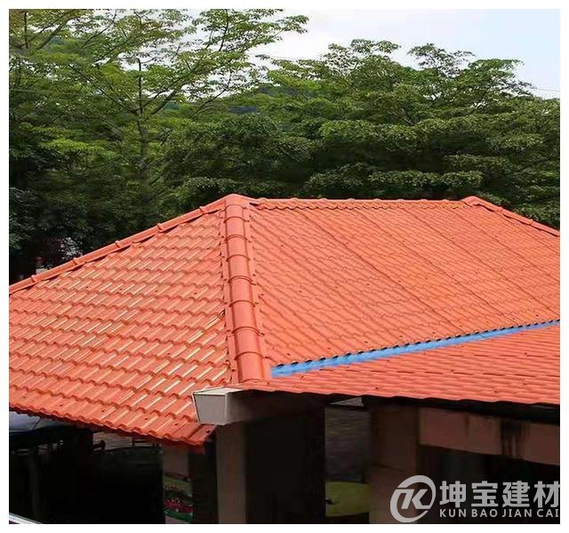 裝修屋頂選彩鋼瓦好還是合成樹(shù)脂瓦好？選對(duì)了直接節(jié)省幾千元