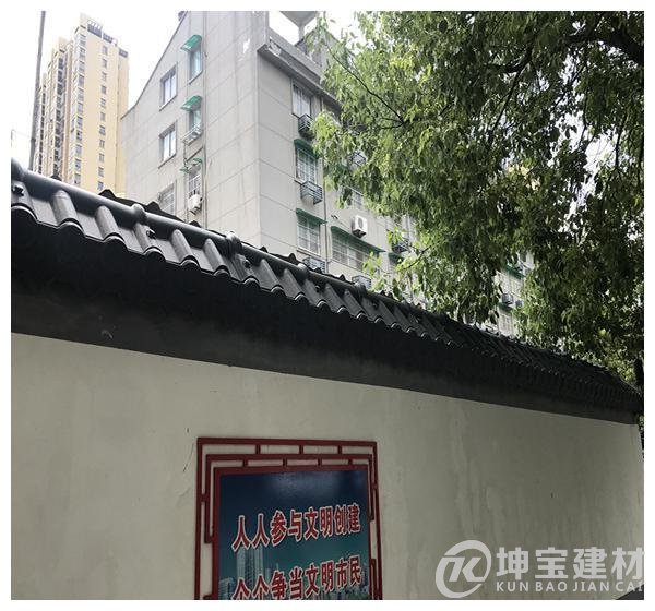 文化墻圍墻裝飾的新選擇：圍墻瓦的安裝和性能優(yōu)勢(shì)解讀